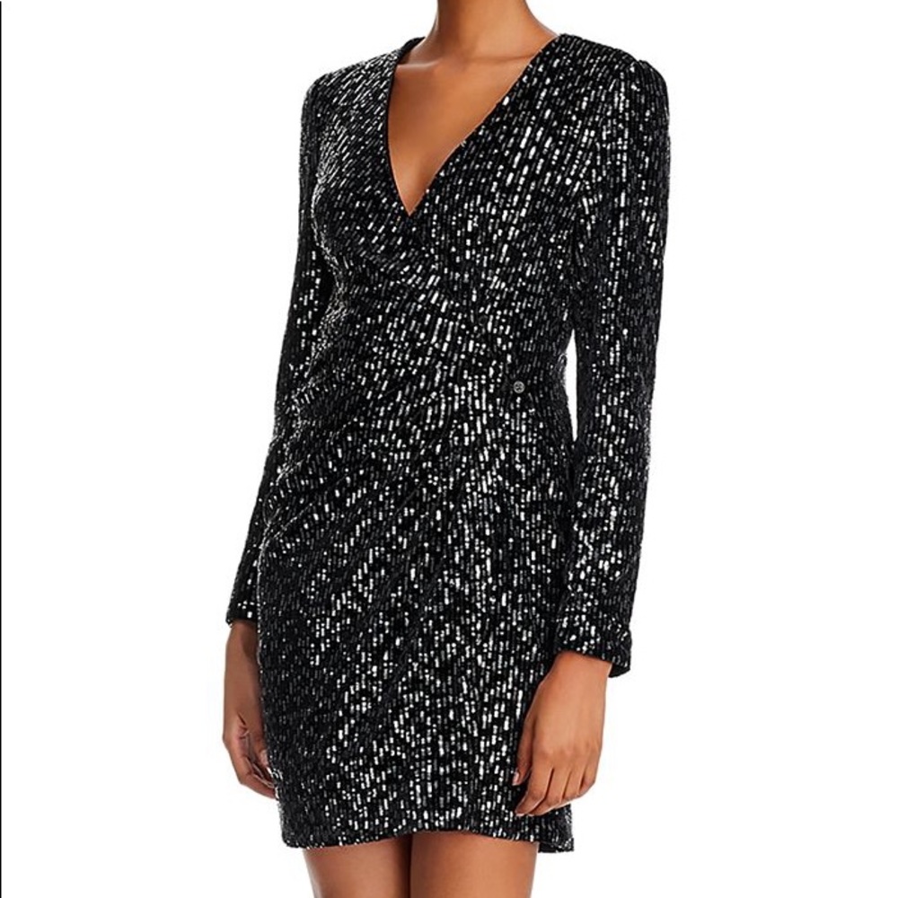 NWT One Pretty Time Candlelight wrap dress- small